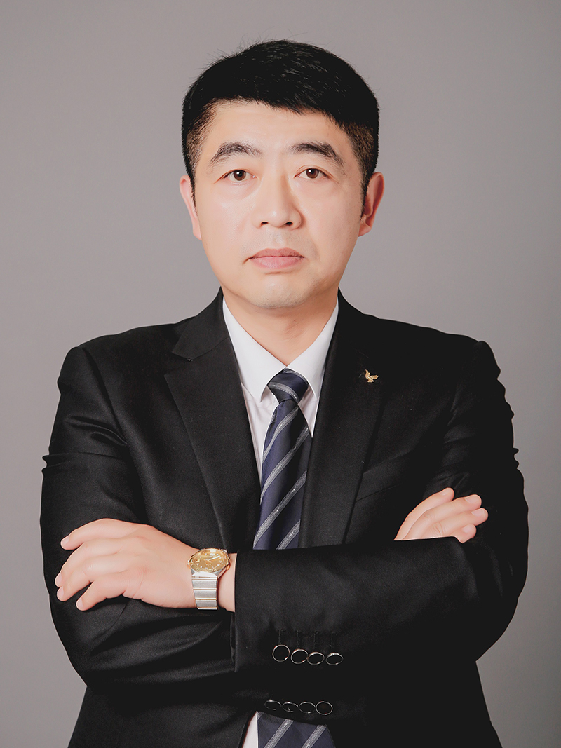 邹 航